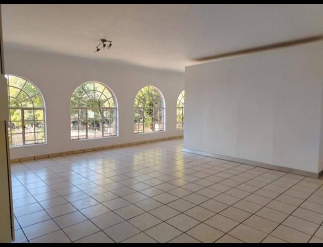 2 BEDROOM PROPERTY TO RENT IN KENSINGTON